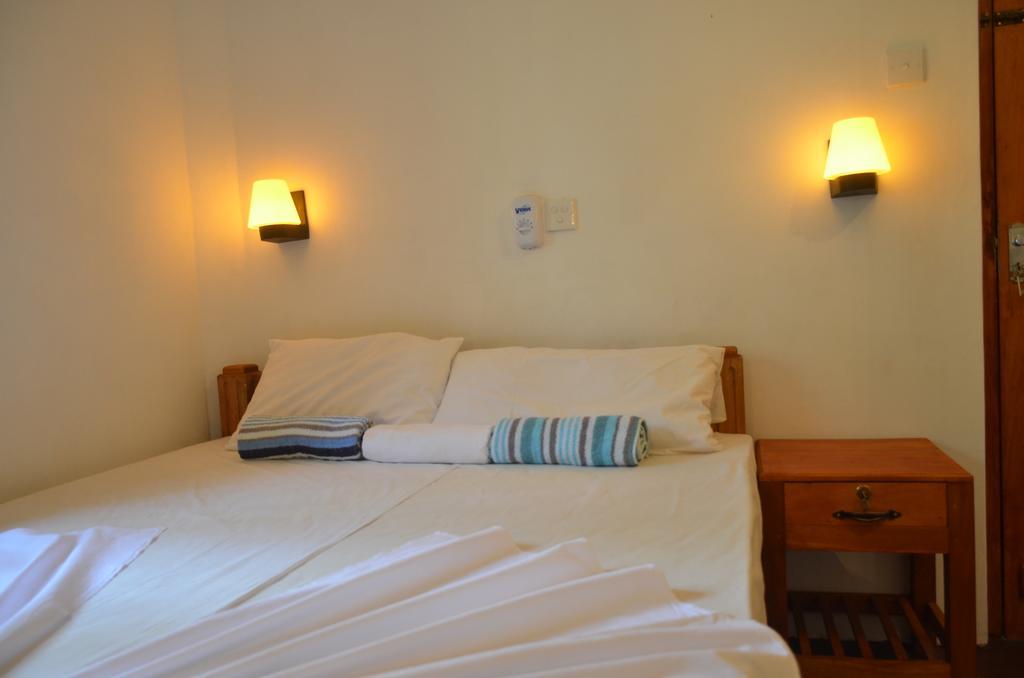 Yaye Guest House Tissamaharama Exteriör bild
