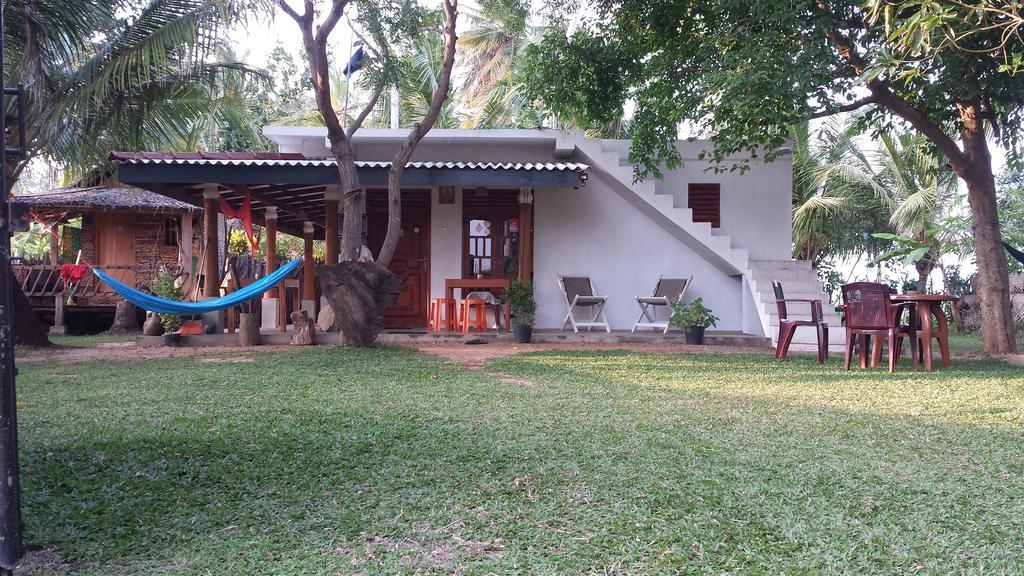 Yaye Guest House Tissamaharama Exteriör bild