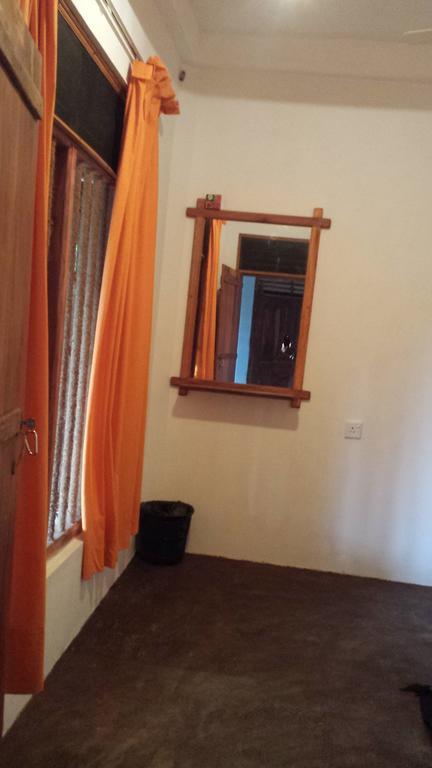 Yaye Guest House Tissamaharama Exteriör bild